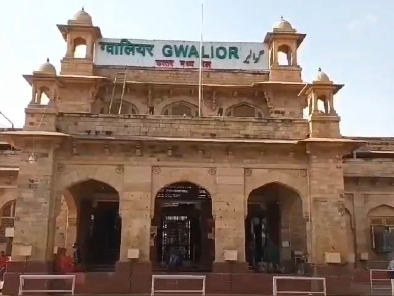 ग्वालियर स्टेशन पार्किंग में अवैध वसूली, मारपीट
